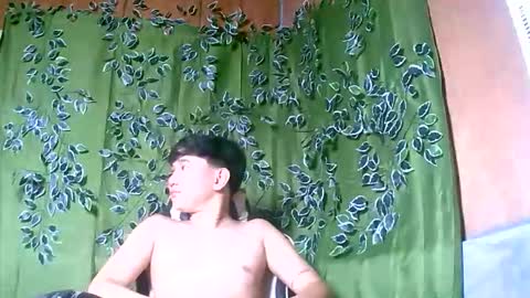 Snapshot of trebz_01 chatting on November 12, 8:04 am trebz_01 online show from November 12, 8:04 am