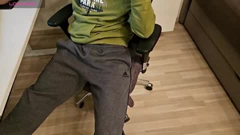 Snapshot of tree1989 chatting on October 20, 7:03 pm tree1989 online show from October 20, 7:03 pm