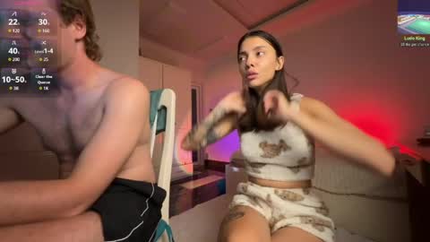 Sarah And Jon online show from April 18, 11:03 am