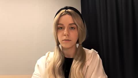 Snapshot of tressamarshbanks chatting on October 8, 7:22 pm Alice online show from October 8, 7:22 pm