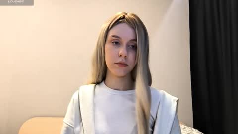 Snapshot of tressamarshbanks chatting on November 2, 6:43 pm Alice online show from November 2, 6:43 pm