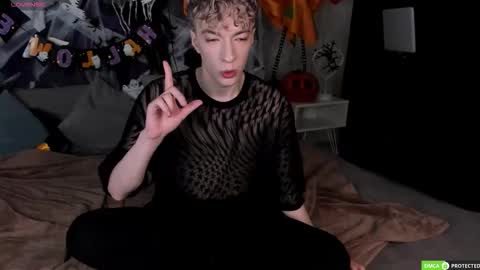 Snapshot of trevorbenson chatting on November 1, 6:15 am TrevorBenson online show from November 1, 6:15 am