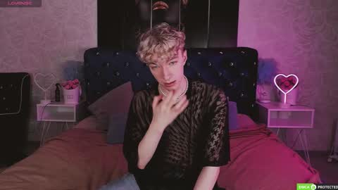 Snapshot of trevorbenson chatting on November 11, 4:23 am TrevorBenson online show from November 11, 4:23 am