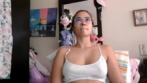 triana_bell online show from March 17, 4:32 pm