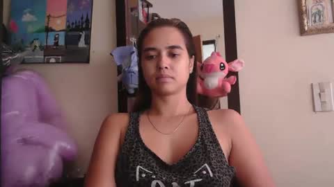 triana_bell online show from April 15, 6:04 pm