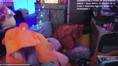 Snapshot of tricky_nymph chatting on December 23, 4:33 am Cassie online show from December 23, 4:33 am