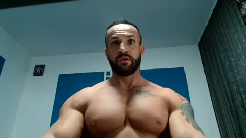 Snapshot of tridentmuscles chatting on December 11, 11:00 pm tridentmuscles online show from December 11, 11:00 pm