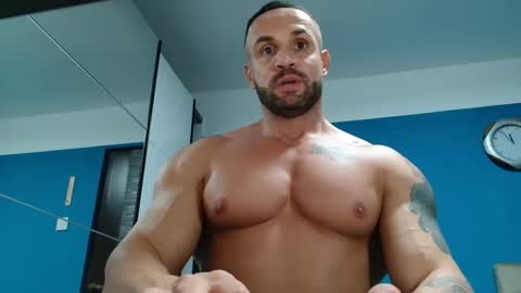 Snapshot of tridentmuscles chatting on December 13, 9:52 pm tridentmuscles online show from December 13, 9:52 pm