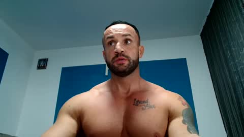 Snapshot of tridentmuscles chatting on December 16, 1:10 am tridentmuscles online show from December 16, 1:10 am