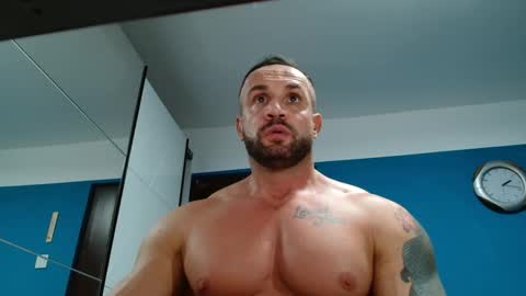 Snapshot of tridentmuscles chatting on December 25, 12:16 am tridentmuscles online show from December 25, 12:16 am