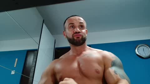 Snapshot of tridentmuscles chatting on December 27, 10:26 pm tridentmuscles online show from December 27, 10:26 pm