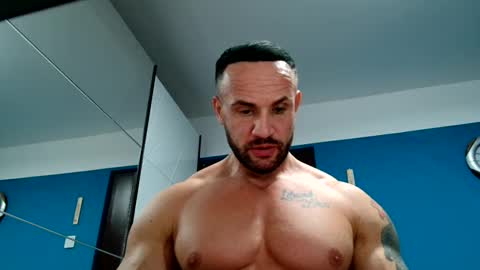 Snapshot of tridentmuscles chatting on January 1, 8:04 pm tridentmuscles online show from January 1, 8:04 pm