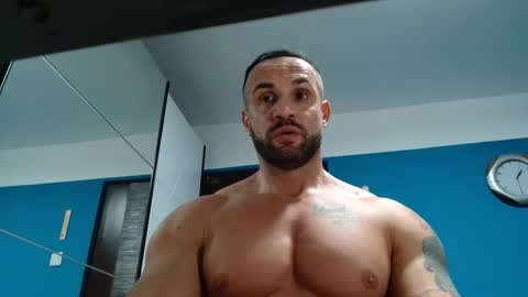 Snapshot of tridentmuscles chatting on January 1, 11:29 pm tridentmuscles online show from January 1, 11:29 pm