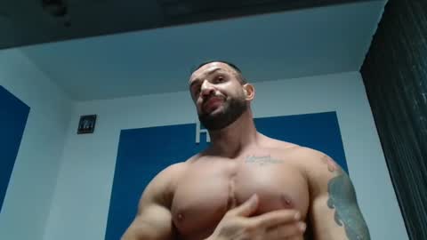 Snapshot of tridentmuscles chatting on January 5, 8:00 pm tridentmuscles online show from January 5, 8:00 pm