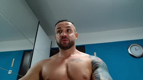 Snapshot of tridentmuscles chatting on February 10, 10:09 pm tridentmuscles online show from February 10, 10:09 pm