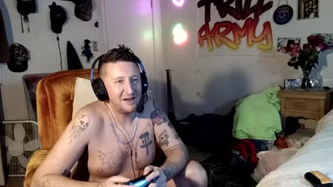 trillnonymau5 online show from December 8, 3:43 am