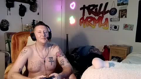 trillnonymau5 online show from December 16, 5:49 am