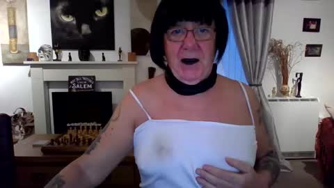 Snapshot of trinity1011 chatting on November 6, 6:58 am trinity1011 online show from November 6, 6:58 am