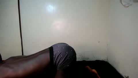 Snapshot of trisboo5 chatting on December 10, 10:37 pm Trisboo5 online show from December 10, 10:37 pm