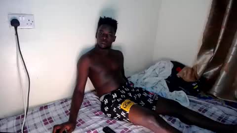 Snapshot of trisboo5 chatting on February 24, 9:32 am Trisboo5 online show from February 24, 9:32 am