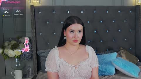 trisha_winslet online show from January 13, 1:56 am