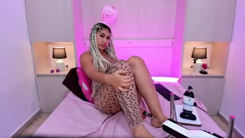 Snapshot of trishamoon chatting on February 15, 7:16 am TRISHA online show from February 15, 7:16 am