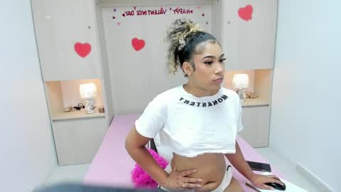 Snapshot of trishamoon chatting on February 25, 4:03 am TRISHA online show from February 25, 4:03 am