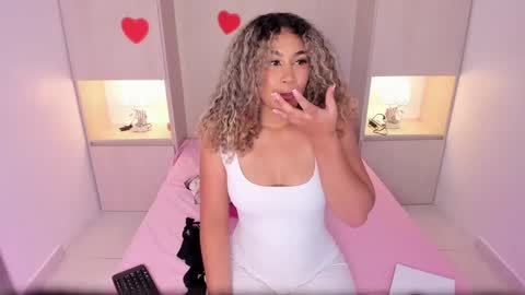 Snapshot of trishamoon chatting on March 1, 4:04 am TRISHA online show from March 1, 4:04 am