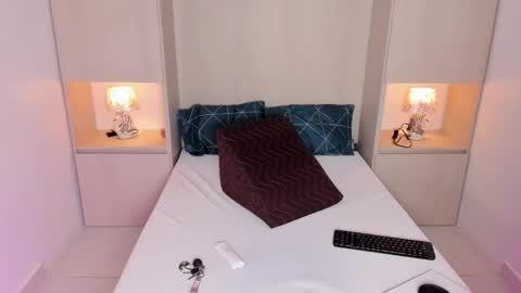 Snapshot of trishamoon chatting on March 9, 4:27 am TRISHA online show from March 9, 4:27 am