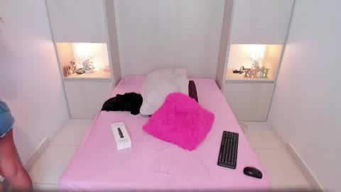 Snapshot of trishamoon chatting on September 14, 12:15 pm TRISHA online show from September 14, 12:15 pm