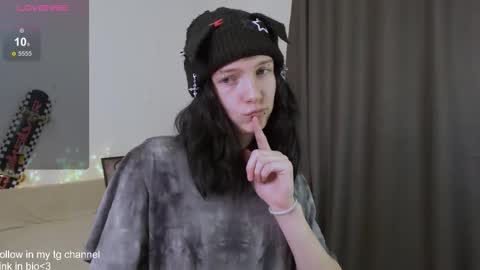 Max  online show from February 19, 3:19 pm