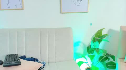 Trissha online show from January 11, 3:09 pm