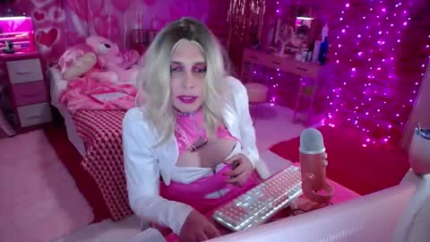 Snapshot of trista_doll chatting on February 22, 11:24 pm trista_doll online show from February 22, 11:24 pm