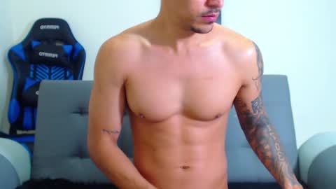 Snapshot of tristan_bm chatting on January 22, 1:32 pm tristan bm online show from January 22, 1:32 pm