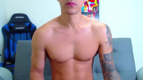 Snapshot of tristan_bm chatting on January 25, 2:36 pm tristan bm online show from January 25, 2:36 pm