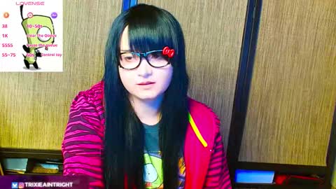 Snapshot of trixiedoescamcam chatting on October 21, 10:54 pm trixiedoescamcam online show from October 21, 10:54 pm