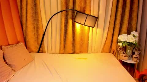 Snapshot of trixiemoore_ chatting on January 5, 10:57 pm TRIXIE online show from January 5, 10:57 pm