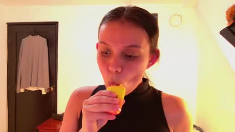 Snapshot of trixx_01 chatting on October 8, 5:49 am trixx_01 online show from October 8, 5:49 am