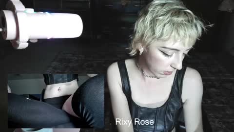 Snapshot of trixyrose chatting on October 7, 3:36 am RixyRose online show from October 7, 3:36 am