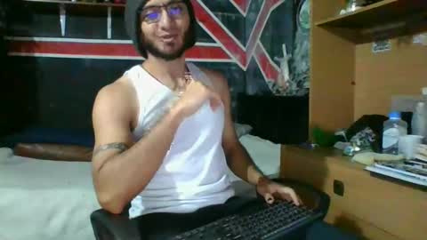 Snapshot of trizquelmen chatting on January 3, 10:51 pm Andrew online show from January 3, 10:51 pm