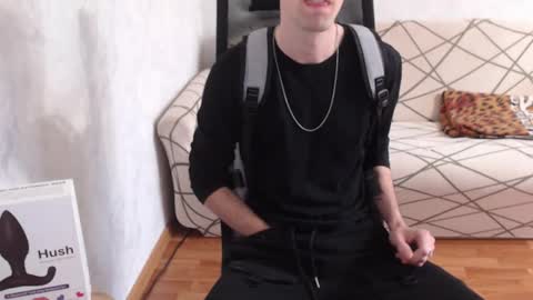 Snapshot of trone41 chatting on October 21, 4:57 am I POST MY FUCKING VIDEOS AND PICS online show from October 21, 4:57 am