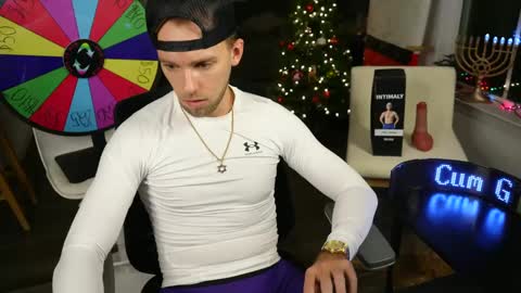 Snapshot of troy_greenxo chatting on December 29, 3:54 am Troy Green online show from December 29, 3:54 am