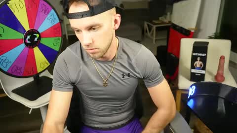 Snapshot of troy_greenxo chatting on January 7, 3:57 am Troy Green online show from January 7, 3:57 am