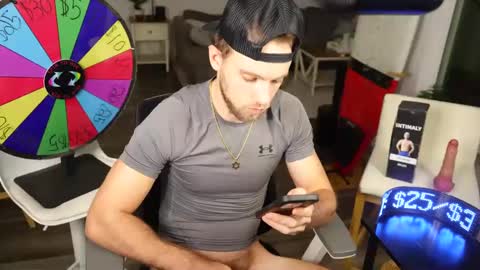 Snapshot of troy_greenxo chatting on February 13, 4:00 am Troy Green online show from February 13, 4:00 am