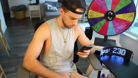 Snapshot of troy_greenxo chatting on September 11, 9:04 pm Troy Green online show from September 11, 9:04 pm