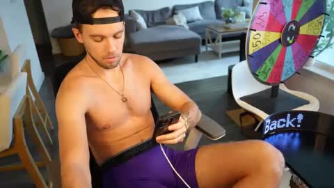 Snapshot of troy_greenxo chatting on September 15, 8:53 pm Troy Green online show from September 15, 8:53 pm