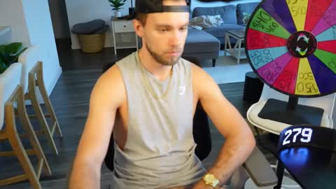 Snapshot of troy_greenxo chatting on September 19, 9:15 pm Troy Green online show from September 19, 9:15 pm