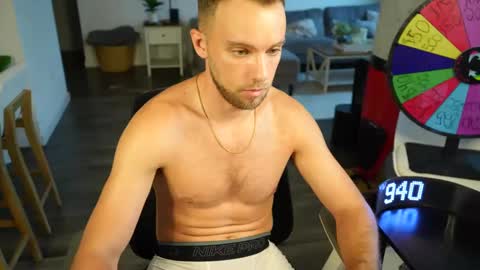Snapshot of troy_greenxo chatting on September 27, 10:37 pm Troy Green online show from September 27, 10:37 pm