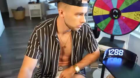 Snapshot of troy_greenxo chatting on September 29, 9:08 pm Troy Green online show from September 29, 9:08 pm