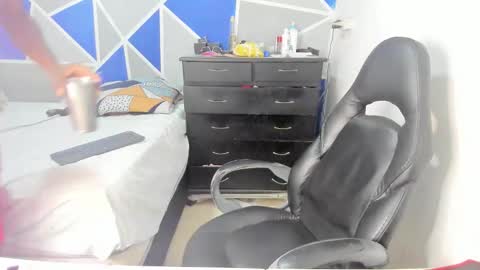 Snapshot of troy_stonee chatting on March 4, 4:24 pm troy_stonee online show from March 4, 4:24 pm